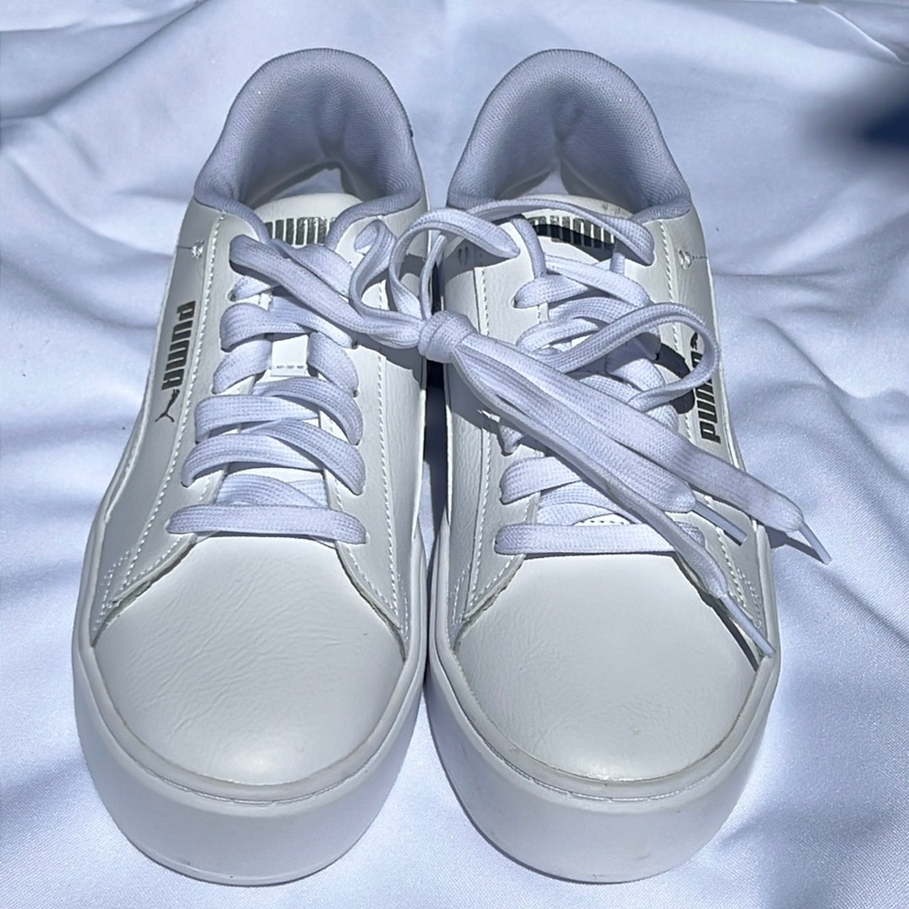 Puma Carina 2.0 Sneaker - Women's 8 - Picture 2 of 5